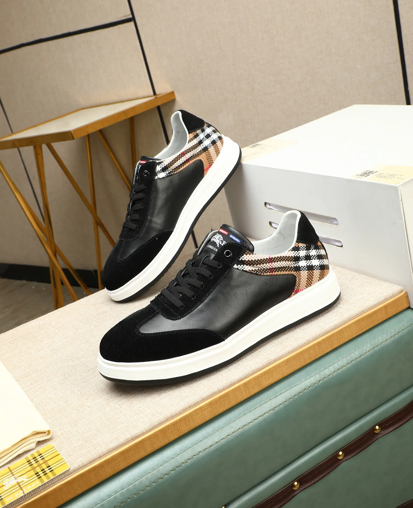 Men's shoes 💰440 ❤️❤️❤️[BURBERRY] Burberry purchasing agent 🔍Men's 🚹New model is synchronized with the official website. The upper is made of imported fabrics and cowhide lining. Completely 1⃣:1⃣ replica🇮🇹, non-slip and wear-resistant rubber outsole ⚠original factory goods, 🔍🔍high quality, please look at the details, welcome to compare⚠Size: 38-44